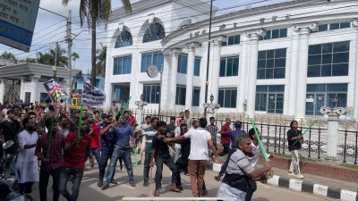 আন্দালিভ রহমান পার্থের সমর্থকদের সঙ্গে বিএনপির সংঘর্ষ, পুলিশ-সাংবাদিকসহ আহত অর্ধশত