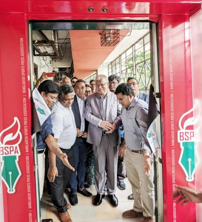 উদ্বোধনের মুহূর্তের ছবি।