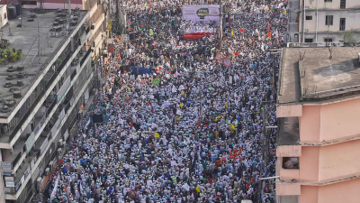 সমাবেশে উপস্থিত নেতাকর্মীরা (ছবি: আহাদুল করিম খান)