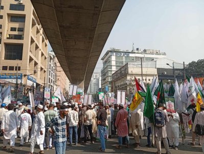5প্রতিটি দলের নেতাকর্মীদের হাতে রয়েছে পাঁচ দফা দাবি সম্বলিত ব্যানার-ফেস্টুন