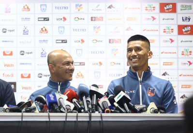 সংবাদ সম্মেলনে নেপালের কোচ হড়ি খাড়কা