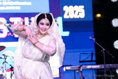 কনাডার মঞ্চে নাহিদ নাসরীন নয়ন