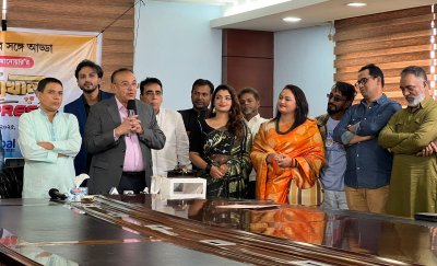 সংবাদ সম্মেলনে বক্তব্য রাখছেন গ্লোবাল টিভির চেয়ারম্যান