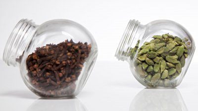 লবঙ্গ ও এলাচ (ছবি: সংগৃহীত)