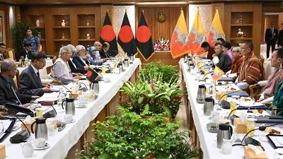 বৈঠকে ড. মুহাম্মদ ইউনূস ও ভুটানের প্রধানমন্ত্রী শেরিং টোবগে 