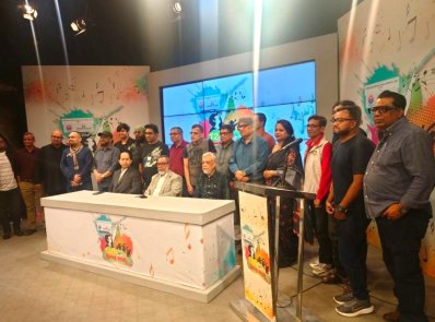 সংবাদ সম্মেলনে আয়োজক ও শিল্পীরা