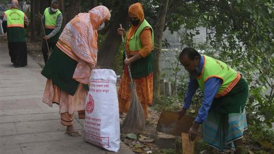 ডিএসসিসির পরিচ্ছন্নতা ও মশক নিধন অভিযান