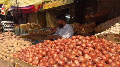 হঠাৎ বেড়ে যাওয়া পেঁয়াজের বাজারে এখনও কোনও পরিবর্তন আসেনি/ বাংলা ট্রিবিউন