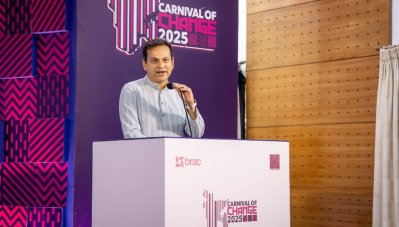 বক্তব্য রাখছেন আসিফ সালেহ্