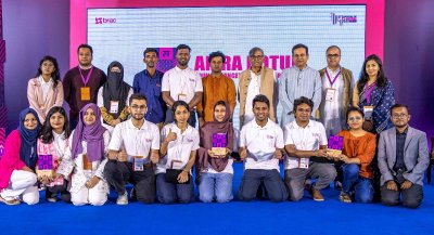 কার্নিভাল অব চেইঞ্জ ২০২৫’ অনুষ্ঠানে পুরষ্কার পাওয়া তিনটি উদ্যোগের সংশ্লিষ্টদের সঙ্গে অতিথিরা