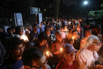 ছাত্র ইউনিয়ন, যুব ইউনিয়ন ও বাংলাদেশ উদীচী শিল্পীগোষ্ঠীর যৌথ আয়োজনে আলোর মিছিল, ছবি: নাসিরুল ইসলাম