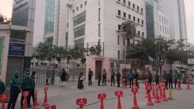 এভারকেয়ার হাসপাতালে আইনশৃঙ্খলা বাহিনীর কড়া নিরাপত্তা
