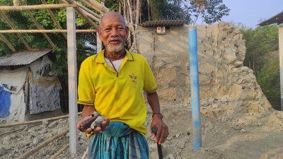 জলবায়ুর বিরূপ প্রভাবে হুমকিতে পড়েছে তাদের উপকূলীয় জীবন-জীবিকা ও ভাষা-সংস্কৃতি