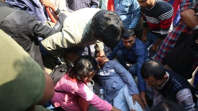 লাঠিচার্জ শুরু করলে কয়েকজন আহত হন (ছবি: মেহেদি হাসান)