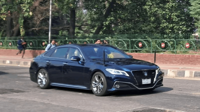 এভারকেয়ারের উদ্দেশে বিমানবন্দর থেকে বের হলেন জুবাইদা রহমান