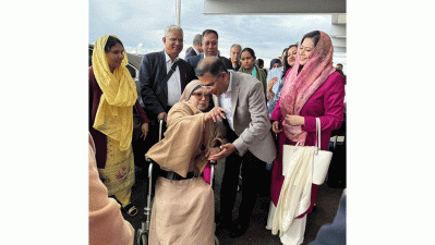 চিকিৎসার জন্য লন্ডনে গেলে মা খালেদা জিয়ার সান্নিধ্যে তারেক রহমান (ফাইল ফটো)