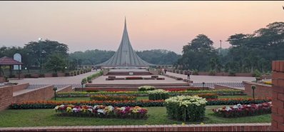 বিজয় উদযাপনে জাতীয় স্মৃতিসৌধ সেজেছে লাল-সবুজে