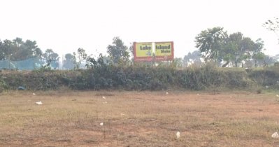 যেখানে একসময় সারি সারি গোলাপ বাগান ছিল, সেখানে এখন খালি মাঠ ও আবাসন প্রকল্পের সাইবোর্ড