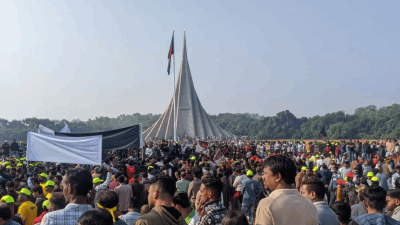 রাষ্ট্রপতি ও প্রধান উপদেষ্টার শ্রদ্ধা শেষে সর্বসাধারণের জন্য উন্মুক্ত করে দেওয়া হয়