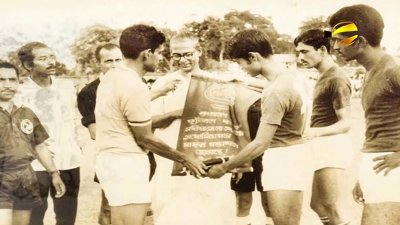 মুক্তিযুদ্ধে অস্ত্র হয়েছিল ফুটবল