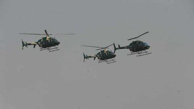 একাধিক উড়োজাহাজ একসঙ্গে আকাশে উড়ে (ছবি: নাসিরুল ইসলাম)