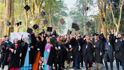 ডিগ্রি অর্জনধারীদের উচ্ছ্বাস