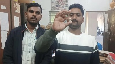 সতিশ খাটিক ও সাজিদ মোহাম্মদ। ছবি: বিবিসি