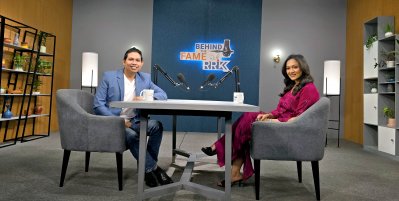 সঞ্চালকের সামনে আফসান আরা বিন্দু