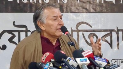 কথা বলছেন মাহফুজ আনাম 