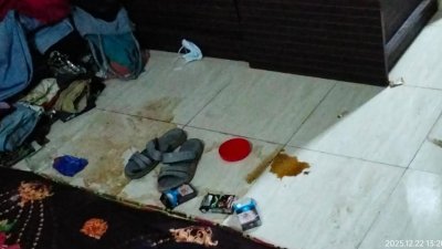 বাসায় মিললো মাদক ও গুলির খোসা