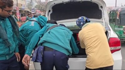 গাবতলীতে চেকপোস্টে তল্লাশি