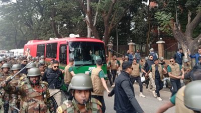 বিমানবন্দর থেকে ৩০০ ফিটের পথে তারেক রহমান (ছবি: মহসীন কবির)