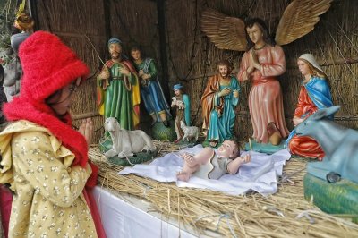 প্রার্থনার মধ্য দিয়ে শুরু হয়েছে বড়দিনের আনুষ্ঠানিকতা