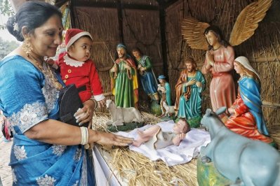 খ্রিষ্টান ধর্মানুসারীরা যথাযথ ধর্মীয় ভাবগাম্ভীর্য ও আচারাদির মধ্য দিয়ে ‘শুভ বড়দিন’ উদযাপন করছেন