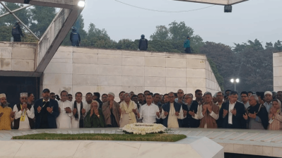 জিয়াউর রহমানের সমাধিতে দলের নেতাদের সঙ্গে দোয়া ও মোনাজাত করেন তারেক রহমান