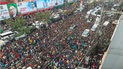 নয়াপল্টনে নেতাকর্মীদের ভিড়