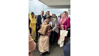 লন্ডনে মায়ের সঙ্গে তারেক রহমান