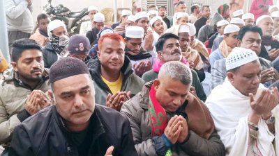 দোয়ার আয়োজন করেছেন নেতাকর্মীরা 