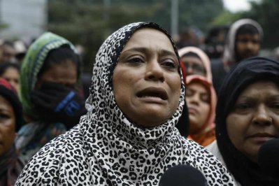 কান্নাজড়িত অবস্থায় খালেদা জিয়াকে নিয়ে গণমাধ্যমে কথা বলছেন এই নেত্রী