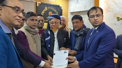 জমিয়তে উলামায়ে ইসলাম বাংলাদেশের সহসভাপতি মাওলানা জুনায়েদ আল হাবিব বিএনপি জোটের পক্ষ থেকে মনোনয়নপত্র জমা দেন