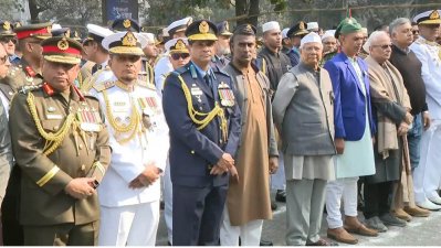 খালেদা জিয়ার জানাজায় উপস্থিত প্রধান উপদেষ্টাসহ তিন বাহিনীর প্রধান