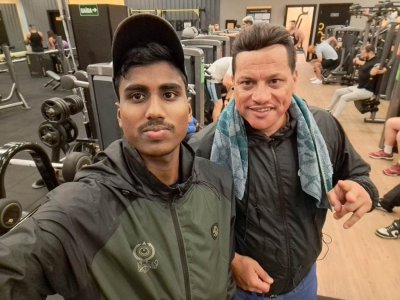 ডগলাসের সঙ্গে নাজমুল।