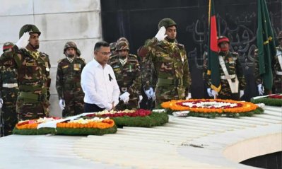 দাফনের পর রাষ্ট্রীয় শ্রদ্ধা