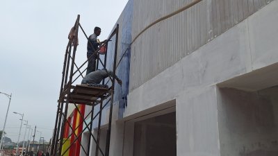 শেষ মুহূর্তের ব্যস্ততায় সময় পার করছেন ব্যবসায়ীরা