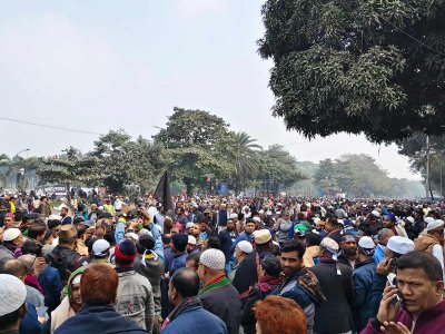 মানিক মিয়ার পথে জনস্রোত: প্রিয় নেত্রীকে শেষ বিদায়