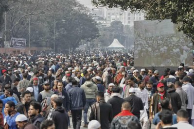 মানিক মিয়ার পথে জনস্রোত: প্রিয় নেত্রীকে শেষ বিদায়