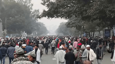 প্রচণ্ড শীতের মধ্যেও খালেদা জিয়ার জানাজায় অংশ নিতে মানুষের ভিড়