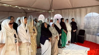 জানাজায় অংশ নিতে নারীদের জন্য ছিল বিশেষ ব্যবস্থা