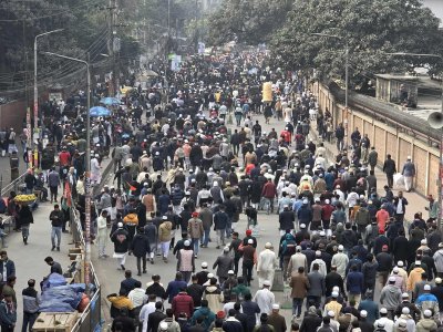 মানিক মিয়ার পথে জনস্রোত: প্রিয় নেত্রীকে শেষ বিদায়