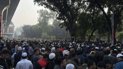 জানাজায় উপস্থিত মানুষের ভিড় বিজয় সরণি এলাকায়